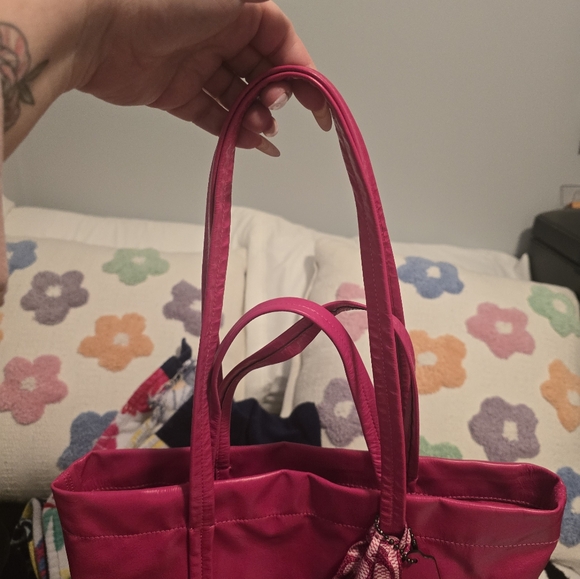 Coach Hall Tote - Picture 13 of 16